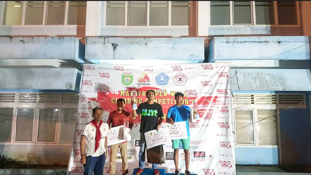 Mapala Pamsaka STAI An-Nadwah Raih Peringkat Pertama Kejuaraan Panjat Tebing Di Sumatera Selatan